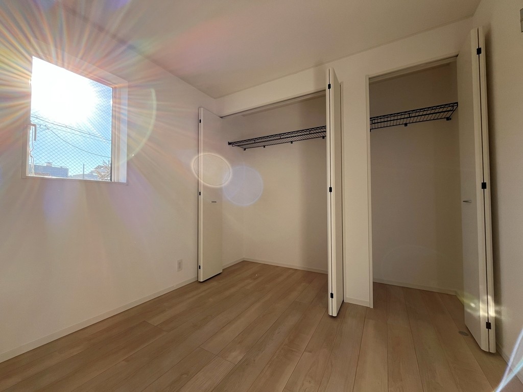 2階 南側洋室(4.8帖)・収納 2階 南側洋室(4.8帖)・収納