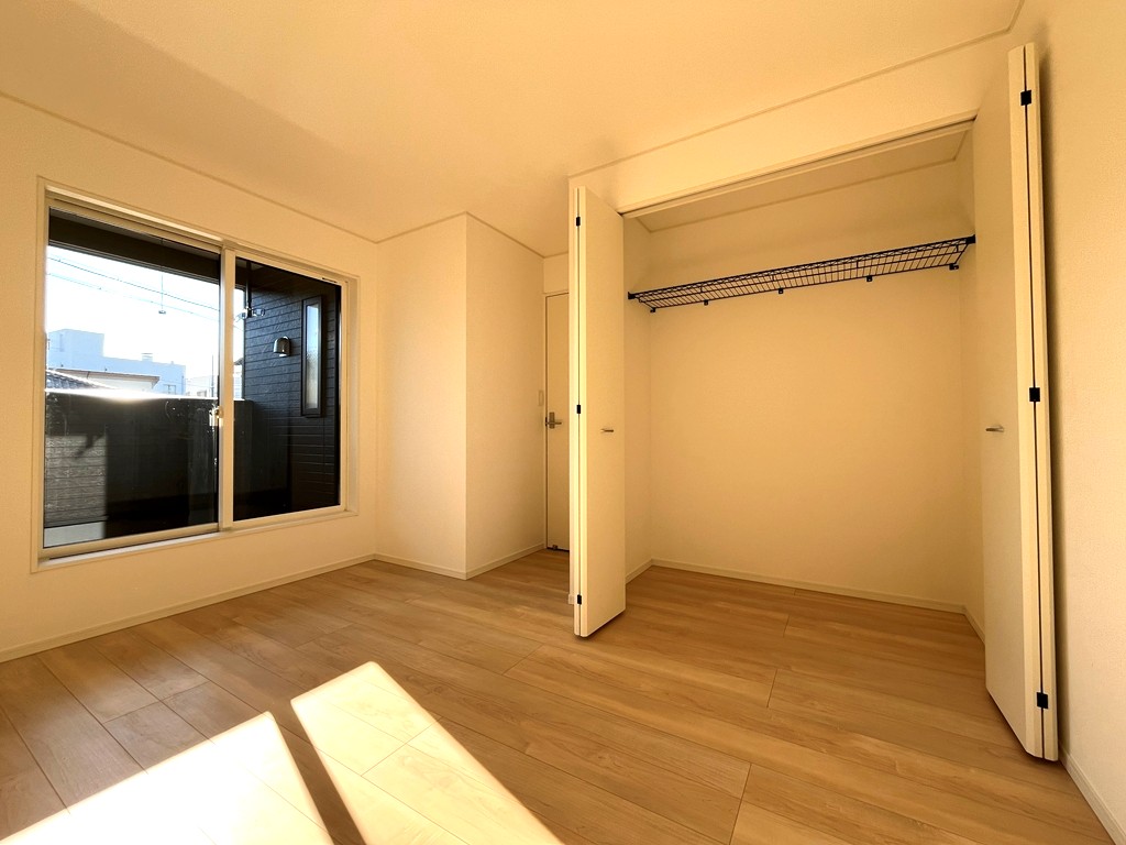 2階 中央洋室(6.5帖)・収納 2階 中央洋室(6.5帖)・収納