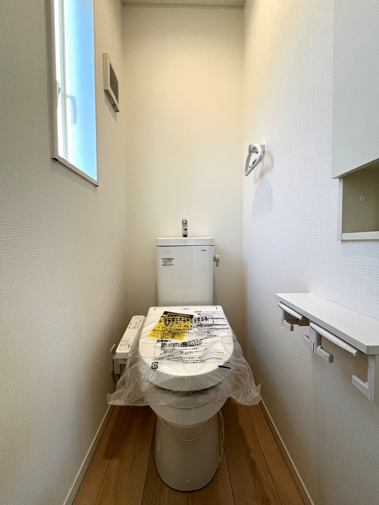 2階 温水洗浄式トイレ 2階 温水洗浄式トイレ