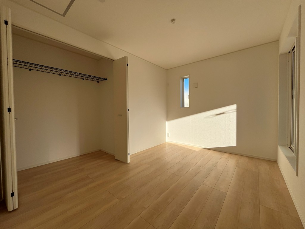 2階 南東側洋室(6帖)・収納 2階 南東側洋室(6帖)・収納