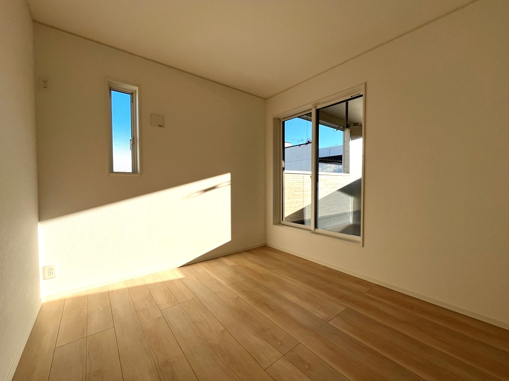 2階 南東側洋室(6帖) 2階 南東側洋室(6帖)