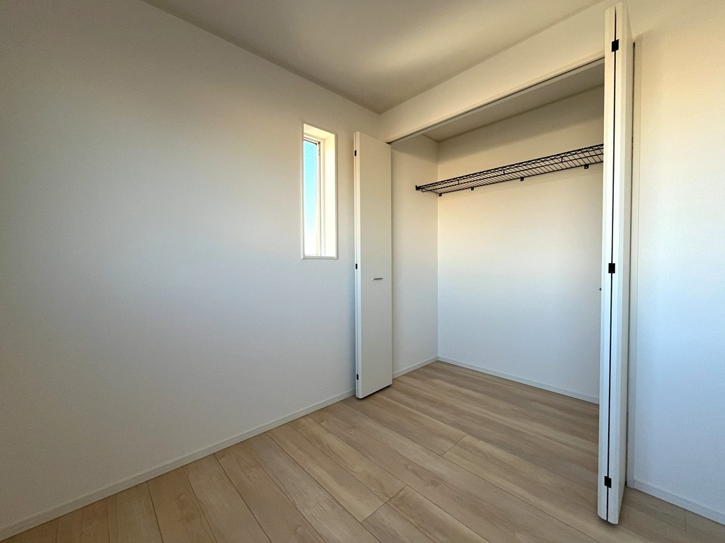 2階 北側洋室(6帖)・収納 2階 北側洋室(6帖)・収納