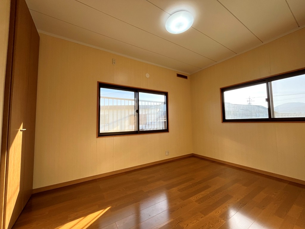 2階 西側洋室(5帖) 2階 西側洋室(5帖)