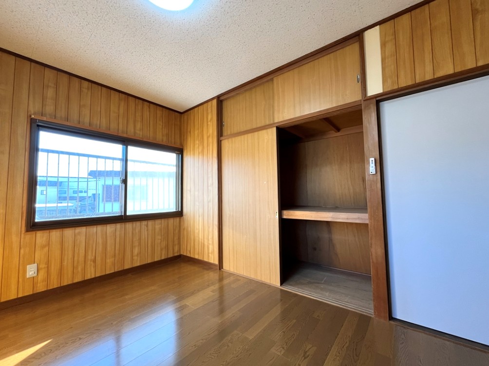 2階 東側洋室(7帖)・収納 2階 東側洋室(7帖)・収納