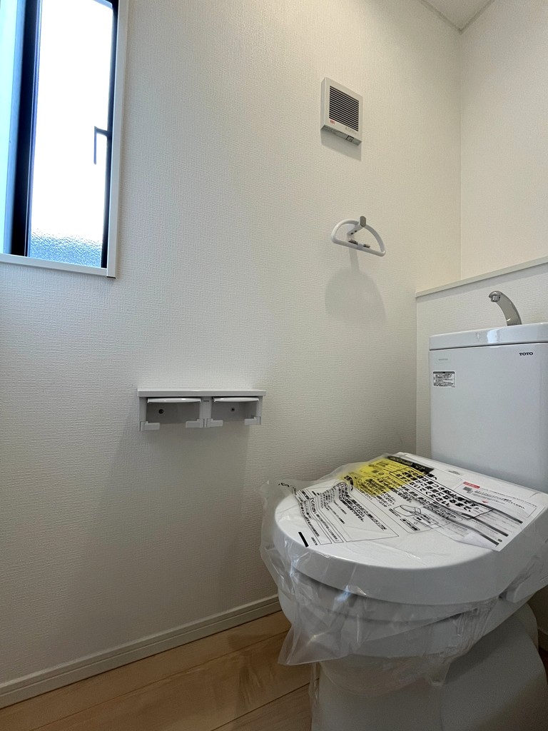 1階 温水洗浄式トイレ