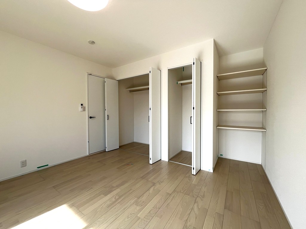 南東側 洋室(8.0帖)・収納