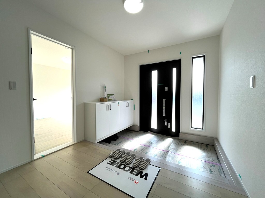 玄関(玄関ドア・下駄箱 新品)