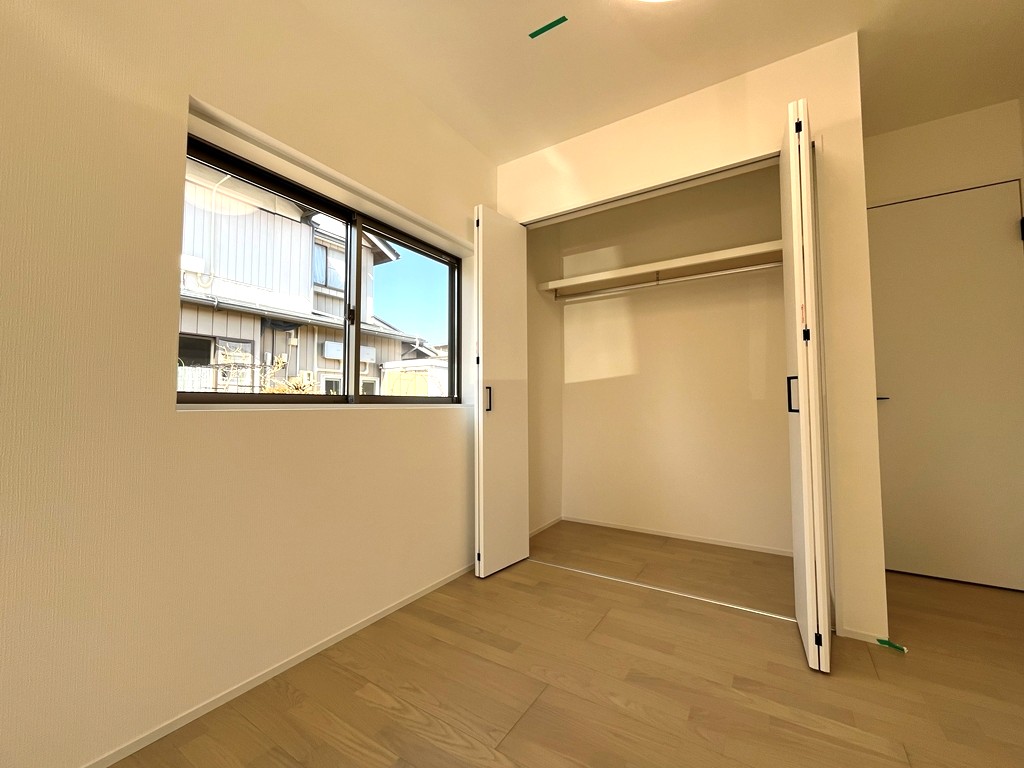 南西側 洋室(11.0帖)・収納 南西側 洋室(11.0帖)・収納