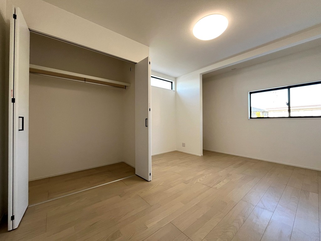 2階 北西側洋室(9帖)・収納 2階 北西側洋室(9帖)・収納