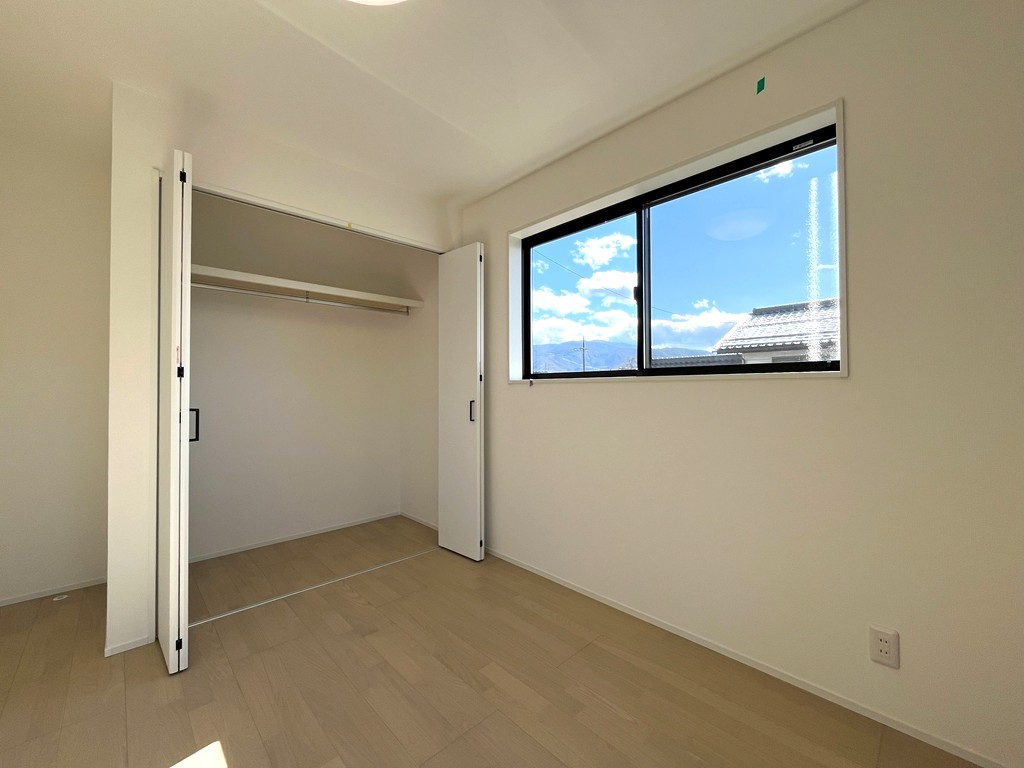 2階 南西側洋室(6帖)・収納 2階 南西側洋室(6帖)・収納