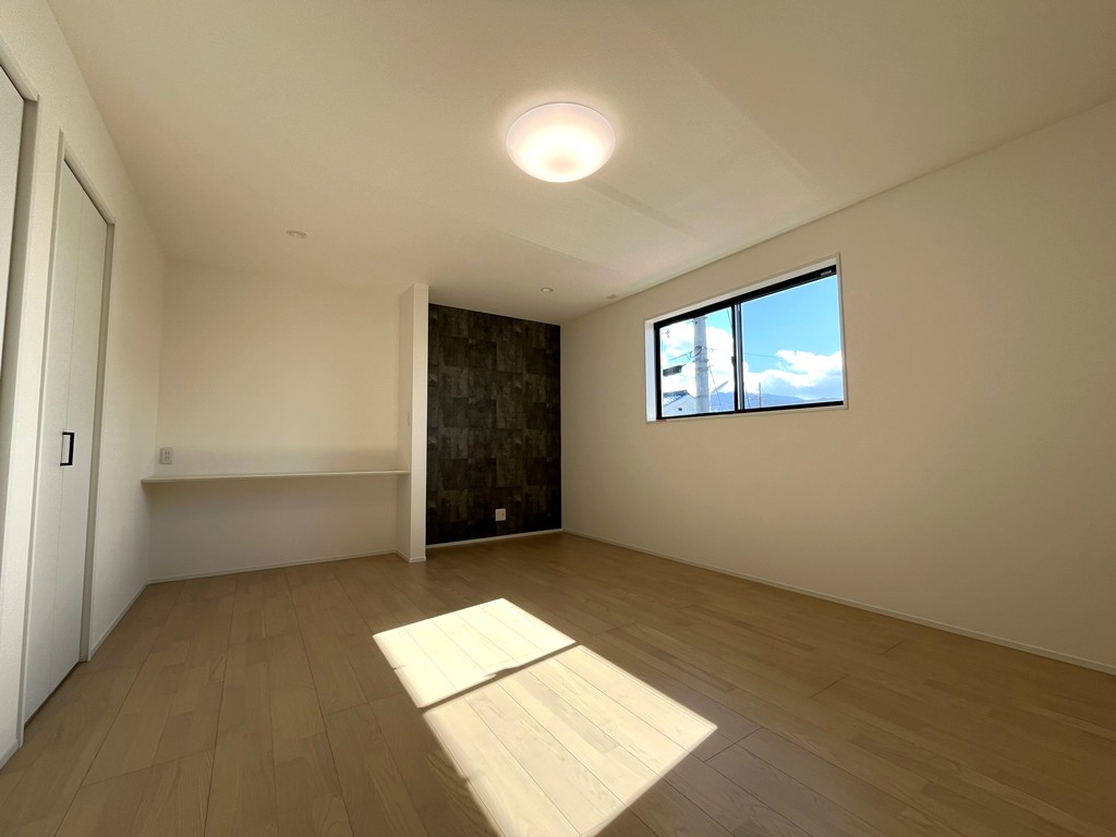 2階 南西側洋室(11帖) 2階 南西側洋室(11帖)