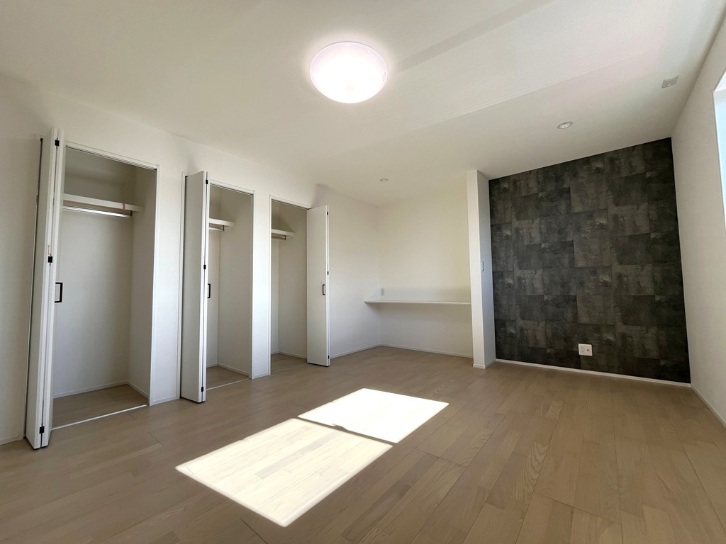 2階 南西側洋室(11帖)・収納 2階 南西側洋室(11帖)・収納