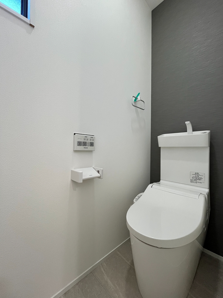 2階 温水洗浄式トイレ新品 2階 温水洗浄式トイレ新品