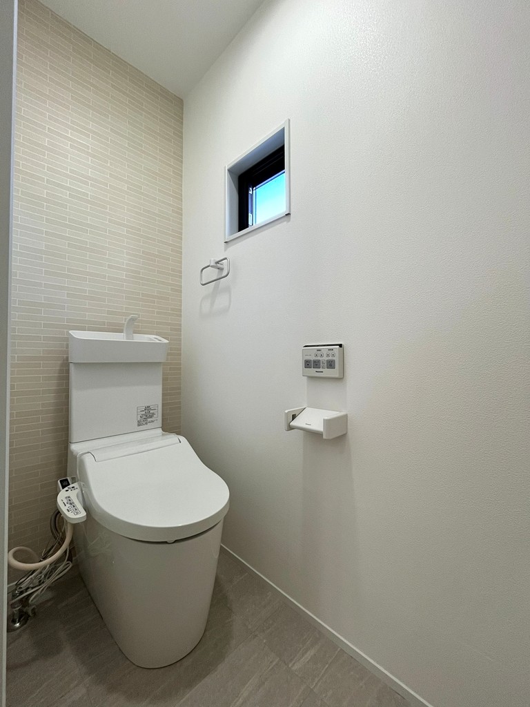 1階 温水洗浄式トイレ新品 1階 温水洗浄式トイレ新品