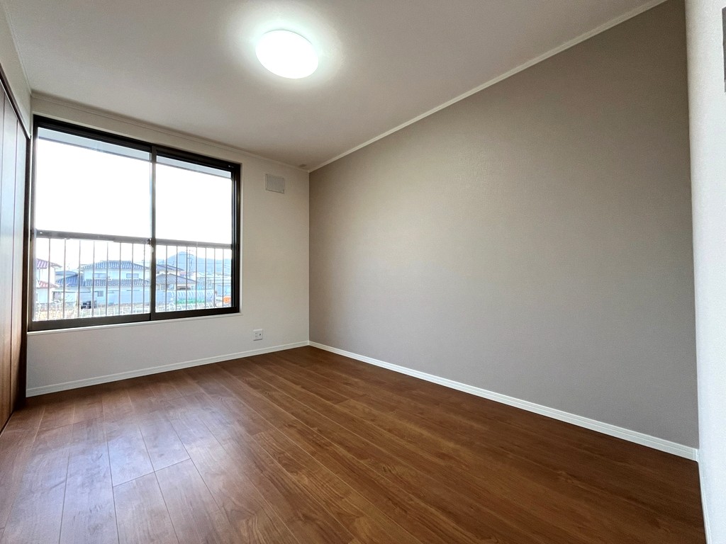 2階 中央洋室(6帖) 2階 中央洋室(6帖)