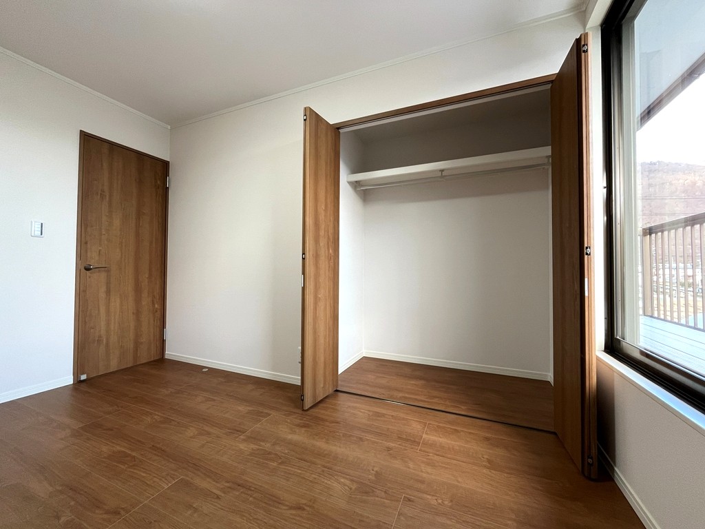 2階 東側洋室(7.5帖)・収納 2階 東側洋室(7.5帖)・収納