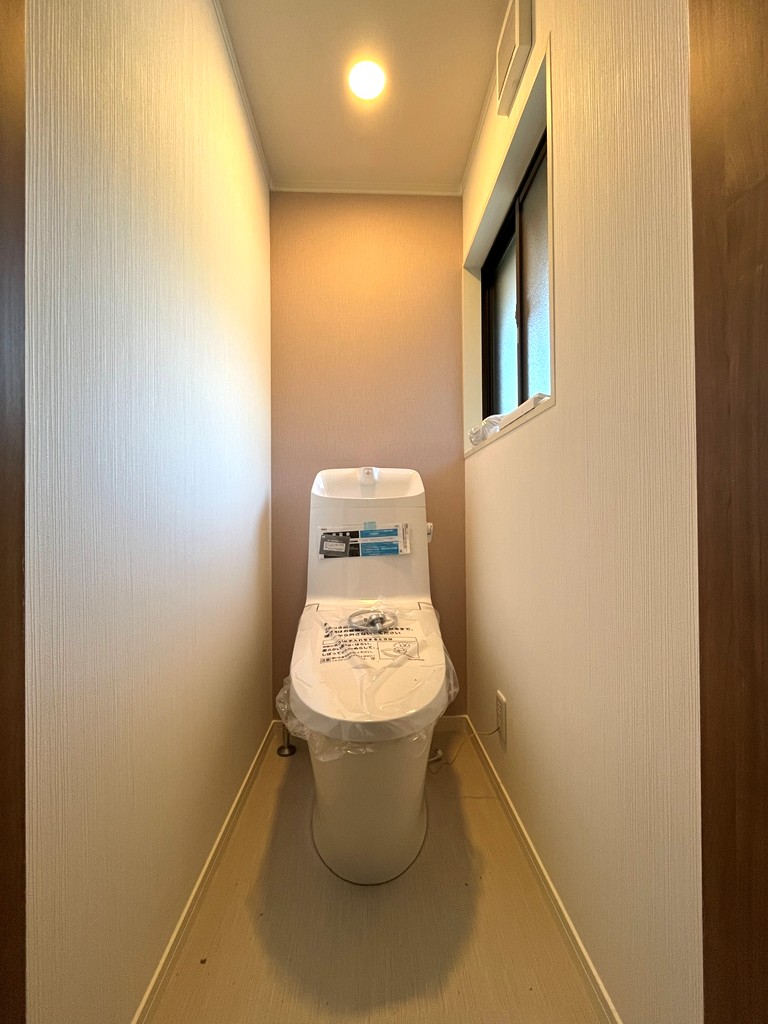 2階 温水洗浄式トイレ新品 2階 温水洗浄式トイレ新品