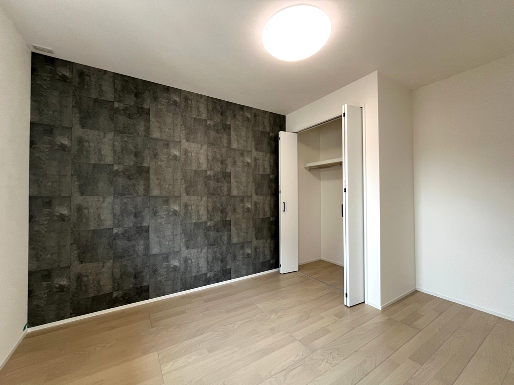 2階 西側洋室(5.5帖)・収納 2階 西側洋室(5.5帖)・収納