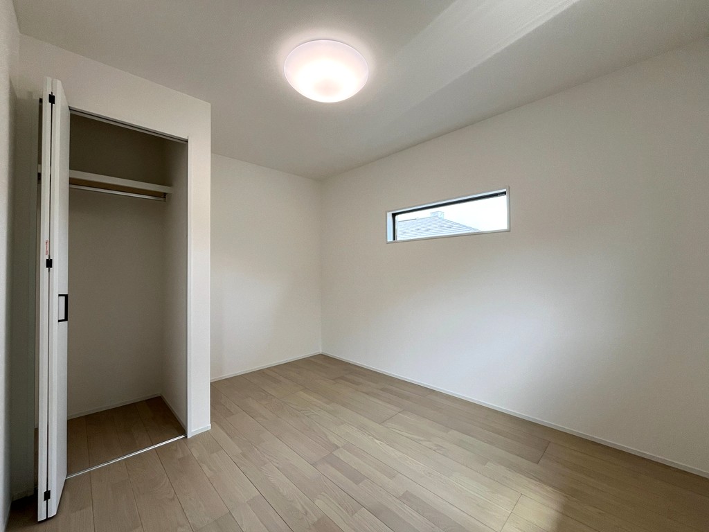 2階 東側洋室(5.5帖)・収納 2階 東側洋室(5.5帖)・収納