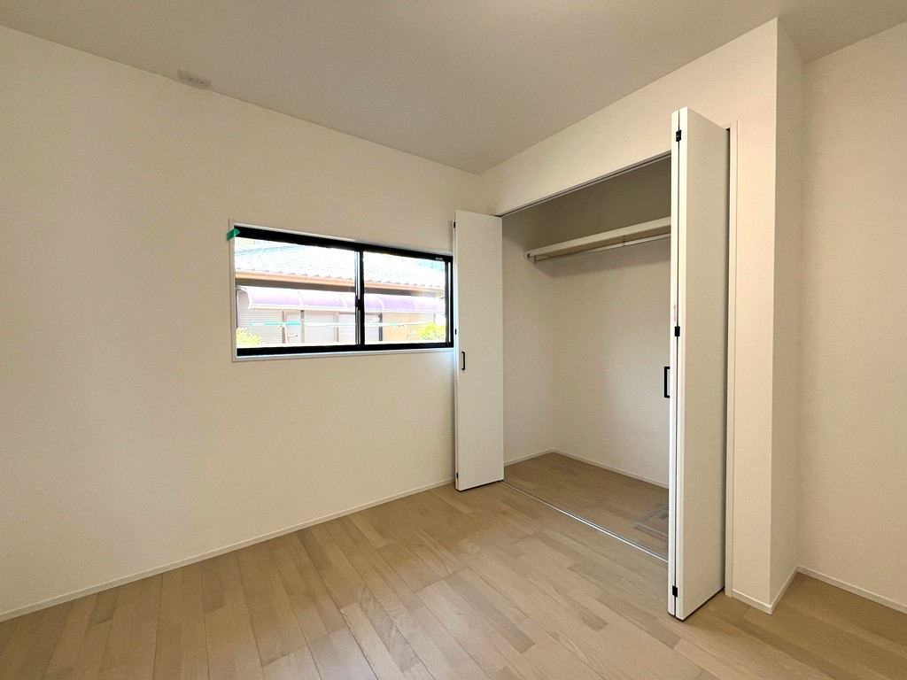 1階 北側洋室(6.5帖)・収納 1階 北側洋室(6.5帖)・収納