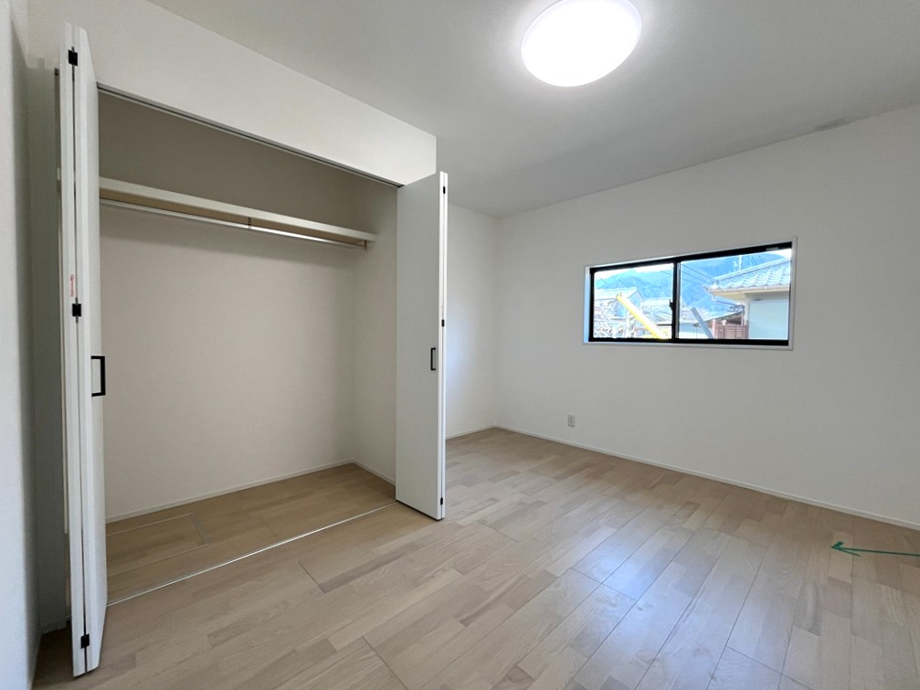 1階 南側洋室(7.0帖)・収納 1階 南側洋室(7.0帖)・収納