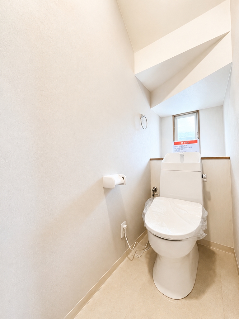 1階 温水洗浄式トイレ新品
